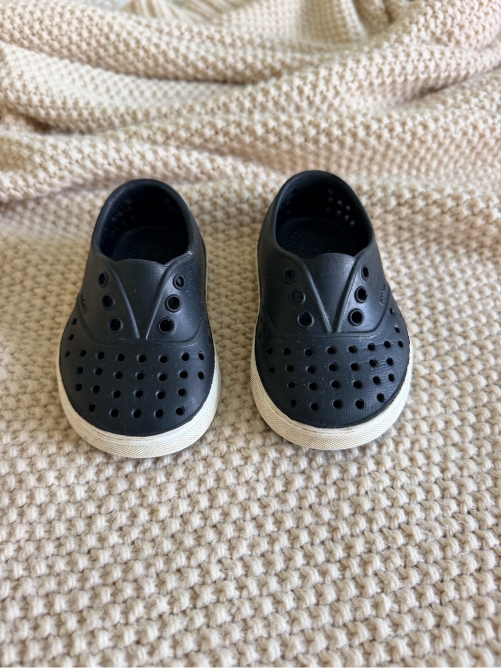 Native Shoes 🖤 4C EUC